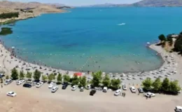 Hazar Gölü’ne Tatilci Akını